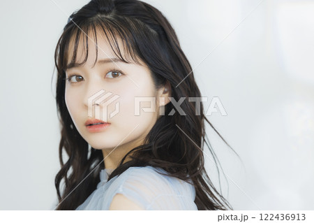 美しい女性のポートレート 美しい女性のポートレート 122436913