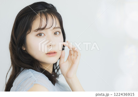 美しい女性のポートレート 美しい女性のポートレート 122436915