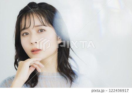 美しい女性のポートレート 美しい女性のポートレート 122436917