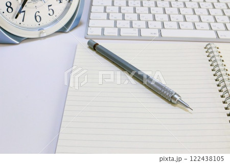 ビジネスイメージ タイムマネジメント デスクワーク ビジネスイメージ タイムマネジメント デスクワーク 122438105