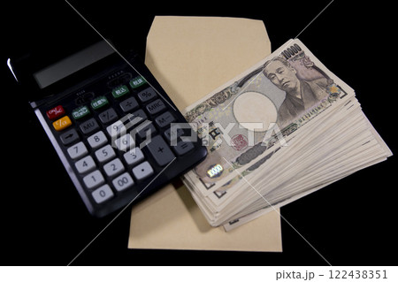電卓と旧紙幣の一万円札100枚 電卓と旧紙幣の一万円札100枚 122438351