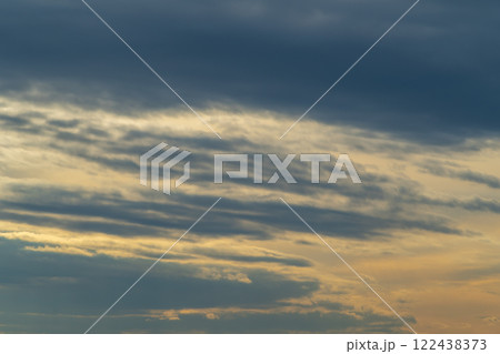 雲の多い冬の空　a-2-1 122438373
