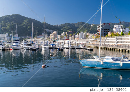 《静岡県》熱海のマリーナ・リゾート地の風景 《静岡県》熱海のマリーナ・リゾート地の風景 122438402