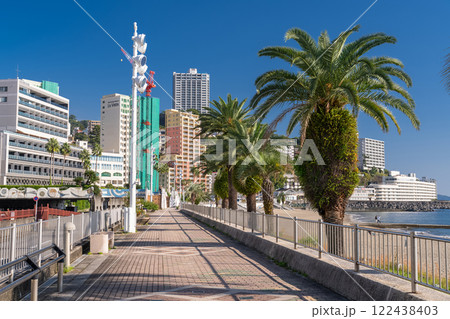 《静岡県》熱海サンビーチ・リゾート地の風景 122438403