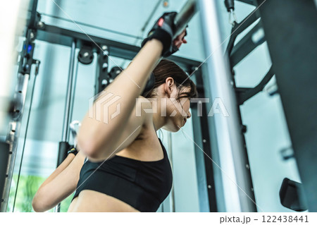 女性のワークアウト 女性のワークアウト 122438441