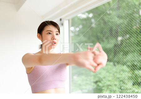 女性のワークアウト 女性のワークアウト 122438450