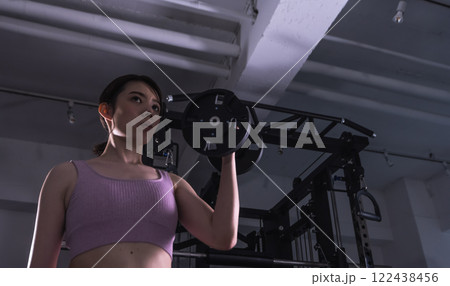 女性のワークアウト 122438456
