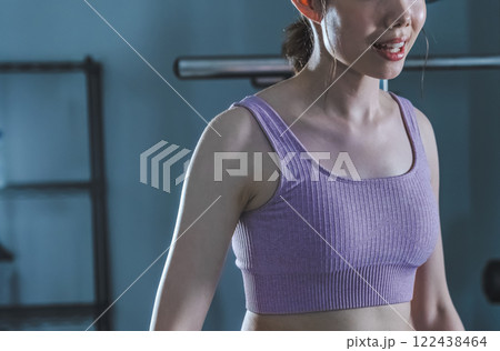 女性のワークアウト 122438464