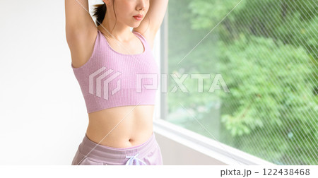 女性のワークアウト 122438468