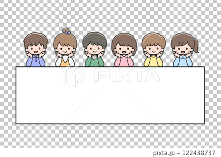 ボードの上で頬杖をつく子どもたち6人 122438737