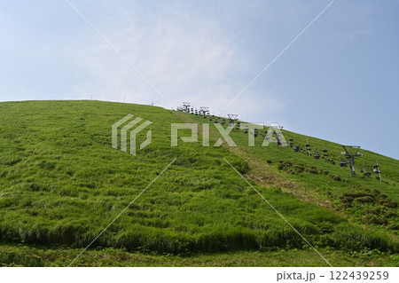 登山リフトのイメージ (大室山:静岡県伊東市で撮影) 登山リフトのイメージ (大室山:静岡県伊東市で撮影) 122439259