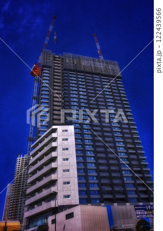 大規模建設現場のある都市風景 大規模建設現場のある都市風景 122439566