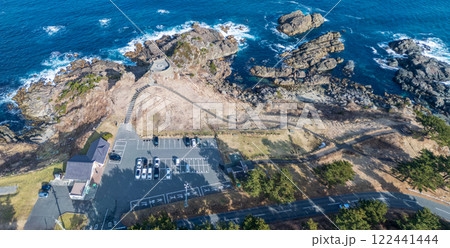 空撮「青森県」ドローンで葦毛崎展望台を撮影・種差海岸　冬 122441444