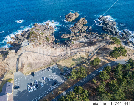 空撮「青森県」ドローンで葦毛崎展望台を撮影・種差海岸　冬 122441446