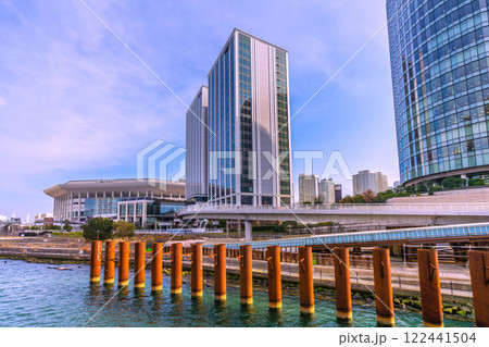 日本の横浜都市景観コロ5年1月15日で国内初感染確認から…賑わうKアリーナなどを望む=令和7年 日本の横浜都市景観コロ5年1月15日で国内初感染確認から…賑わうKアリーナなどを望む=令和7年 122441504