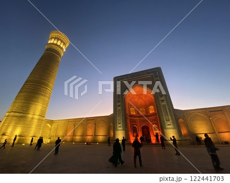 モスクとミナレット 122441703