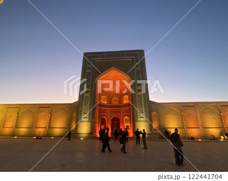 マドラサ 122441704