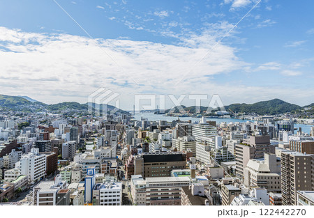 長崎県長崎市　長崎市中心部から望む長崎の街並み 122442270