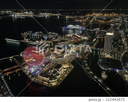 ランドマークタワーから見たみなとみらいの夜景 122442675