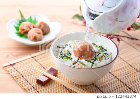 梅干し茶漬け ( 紀州南高梅 はちみつ梅使用 ) 梅干し茶漬け ( 紀州南高梅 はちみつ梅使用 ) 122442874