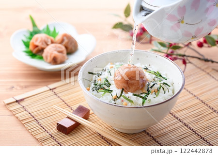 梅干し茶漬け ( 紀州南高梅 はちみつ梅使用 ) 梅干し茶漬け ( 紀州南高梅 はちみつ梅使用 ) 122442878