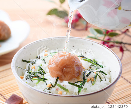 梅干し茶漬け （ 紀州南高梅 はちみつ梅使用 ） 122442879