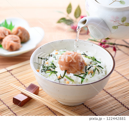 梅干し茶漬け （ 紀州南高梅 はちみつ梅使用 ） 122442881