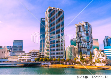 日本の横浜都市景観 横浜ベイクォーターなどを望む＝令和7年1月15日 122443218