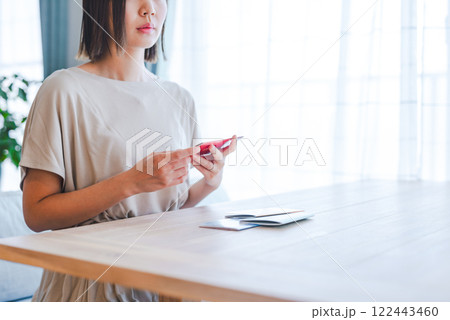 主婦のポートレート 122443460