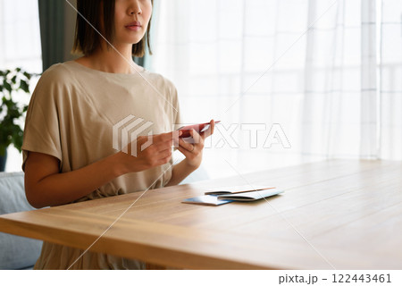 主婦のポートレート 122443461