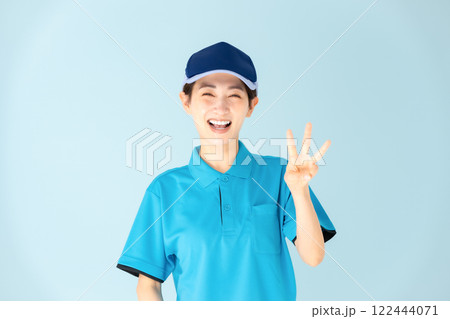 女性　宅配　3 122444071
