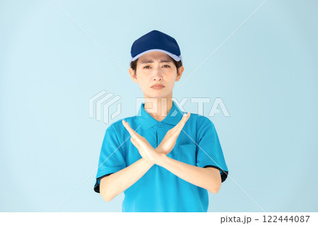 女性　宅配　バツ 122444087
