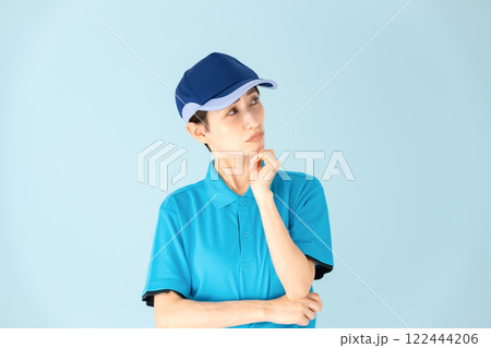 女性 宅配 悩む 女性 宅配 悩む 122444206