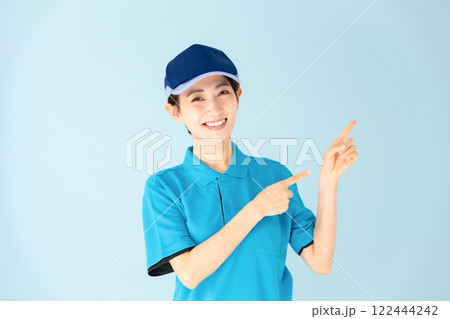 女性 宅配 指さし 女性 宅配 指さし 122444242