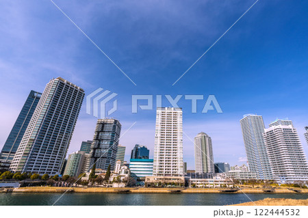 日本の横浜都市景観 横浜・リバーサイドのタワーマンション群などを望む=令和7年1月15日 日本の横浜都市景観 横浜・リバーサイドのタワーマンション群などを望む=令和7年1月15日 122444532