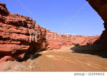 浸食と風食により形成された雄大な峡谷 浸食と風食により形成された雄大な峡谷 122444619