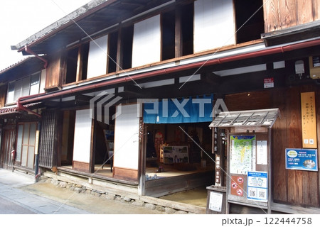 岐阜県恵那市　岩村城下町のいわむら美術の舘（旧柴田家） 122444758