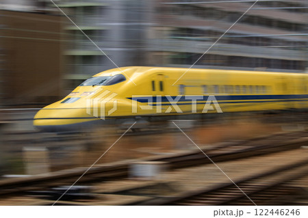 最終検測走行を行うドクターイエロー（T4編成） 122446246