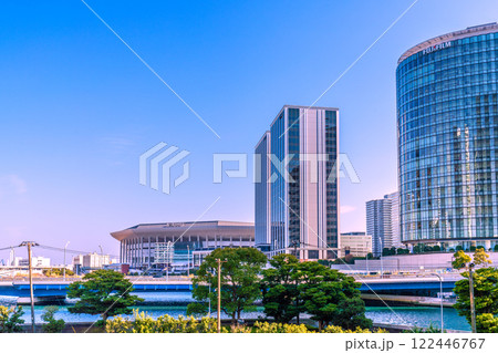 日本の横浜都市景観コロ5年1月15日で国内初感染確認から…賑わうKアリーナなどを望む＝令和7年 122446767