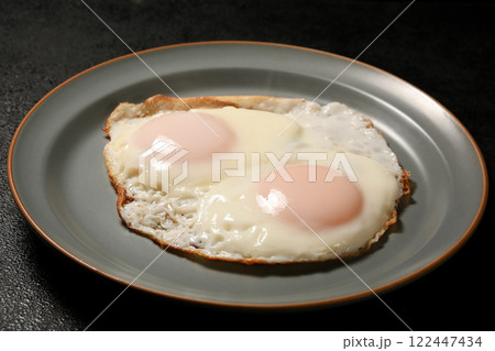 目玉焼き 122447434