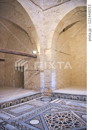 アレキサンドリアのカイト・ベイ要塞の内部 122448053