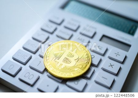 電卓とビットコイン 122448506