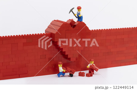 worker build the heart in valentines day 122449114