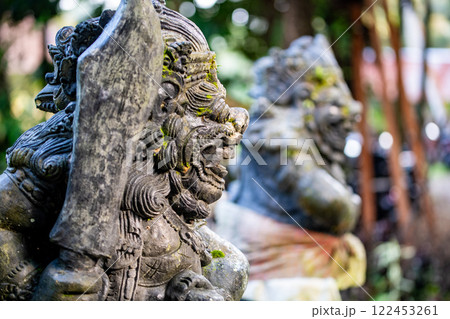 バリ島の石像 122453261