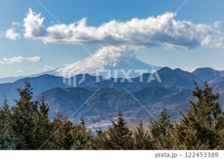 午後の冬富士【神奈川県】菜の花台展望台から富士山 122453389