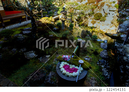 日本庭園の愛の花手水 日本庭園の愛の花手水 122454131