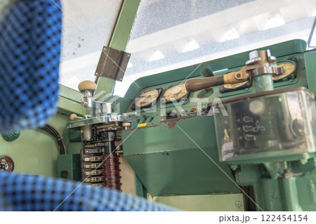 【北九州門司港九州鉄道記念館　485系電車の運転席】 122454154