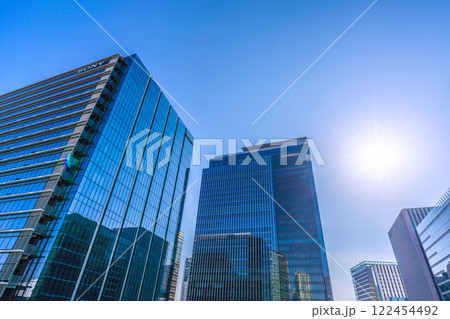日本の横浜都市景観 新時代へ…横浜シンフォステージなどを望む…新高島駅前のビル群＝令和7年1月15日 122454492