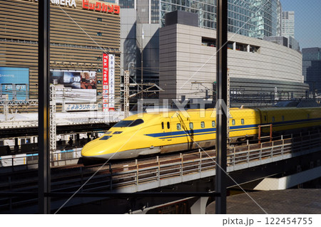 ビジネス街を通り抜けるドクターイエローT4編成ラストラン。2025/1/29 122454755