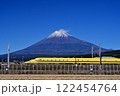 富士山とドクターイエロー 122454764